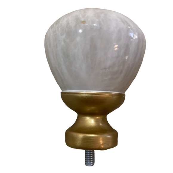 NWT pair of curtain finials in marble like finish & goldtone screw in - Picture 4 of 6